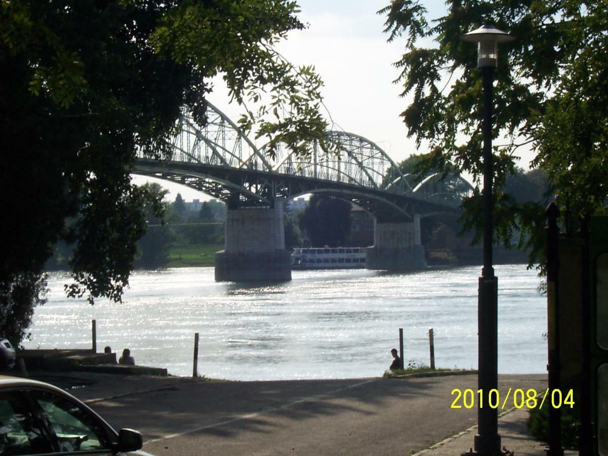 Ubytovanie Danube Štúrovo Екстериор снимка